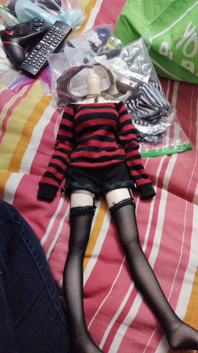 Cookienavalon's tweet photo. Beretta deserve some love, So I tried on some casual clothes on her....and OMG 😍😍😍
i love this doll
#feeple60 #dollover #fairyland https://t.co/eoBc1GJg5e