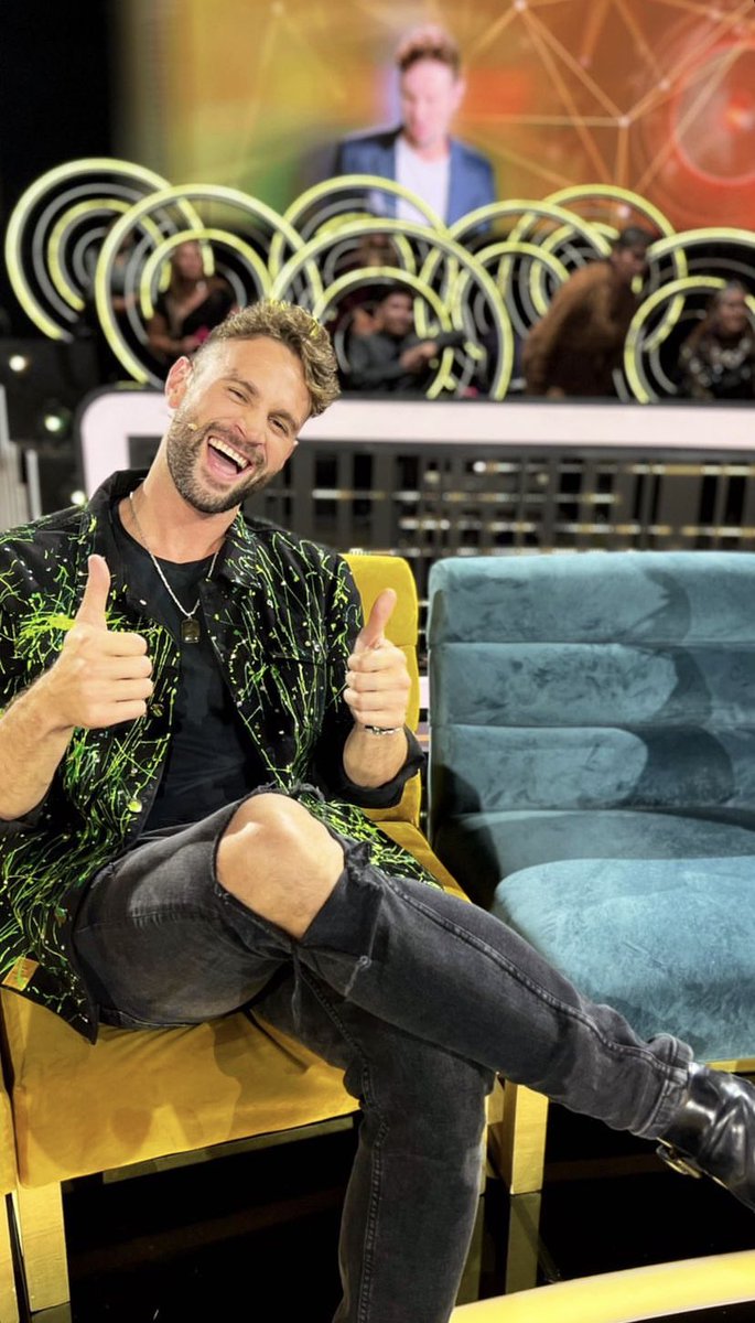RafaNievesFans's tweet photo. Hoy viendo desde @Telemundo la reunión de #LCDLF2 nuestro increíble Rafita 🤙🏻🤩 @rafaelnievess https://t.co/JTTmvruFmX