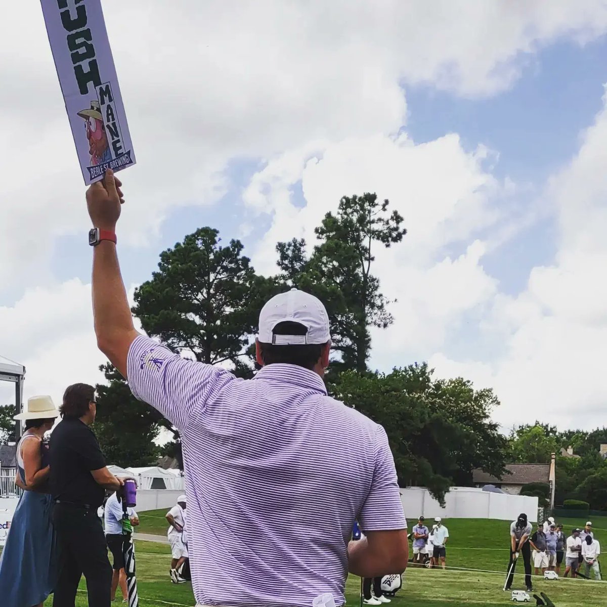 BealeStBrewing's tweet photo. 🏆 Championship Sunday @fedexchamp 🤫MANE 🍑🍋🐊⛳
.
#Memphis #HushMane #pgagolf #golf #BealeStreet #choose901 #901beer #championshipsunday #HushYall #LiquidArt #Mane #peachlemonade
#ale #fedexcup #birdcap #cheers https://t.co/2aOWh2yEh3