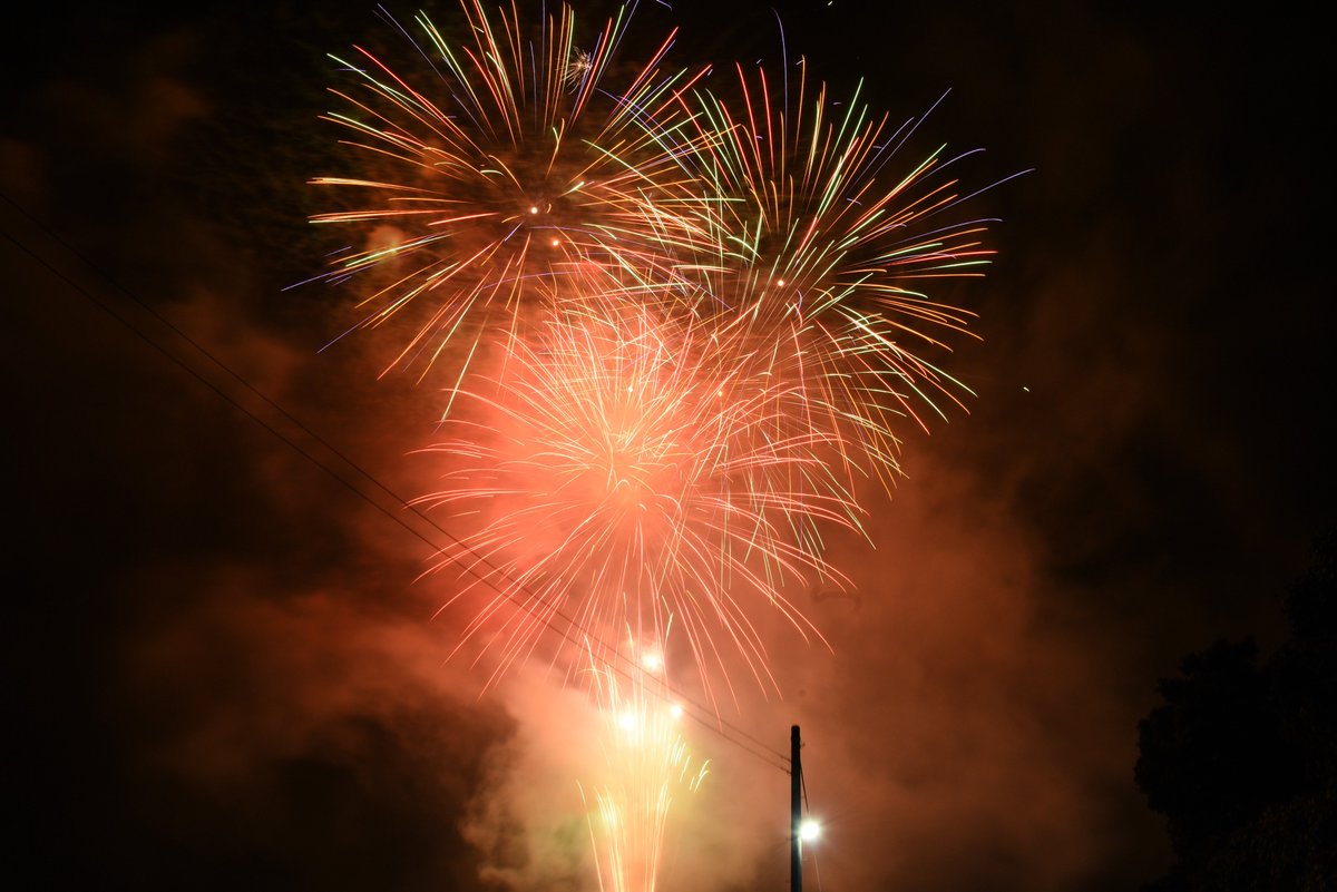 toto_kyotanabe's tweet photo. 昨晩の打ち上げ花火なので！🎆(花火写真)
#綾部市　#打上花火
#志賀郷　#第32回志賀郷納涼花火大会 https://t.co/9uj30n0oPp