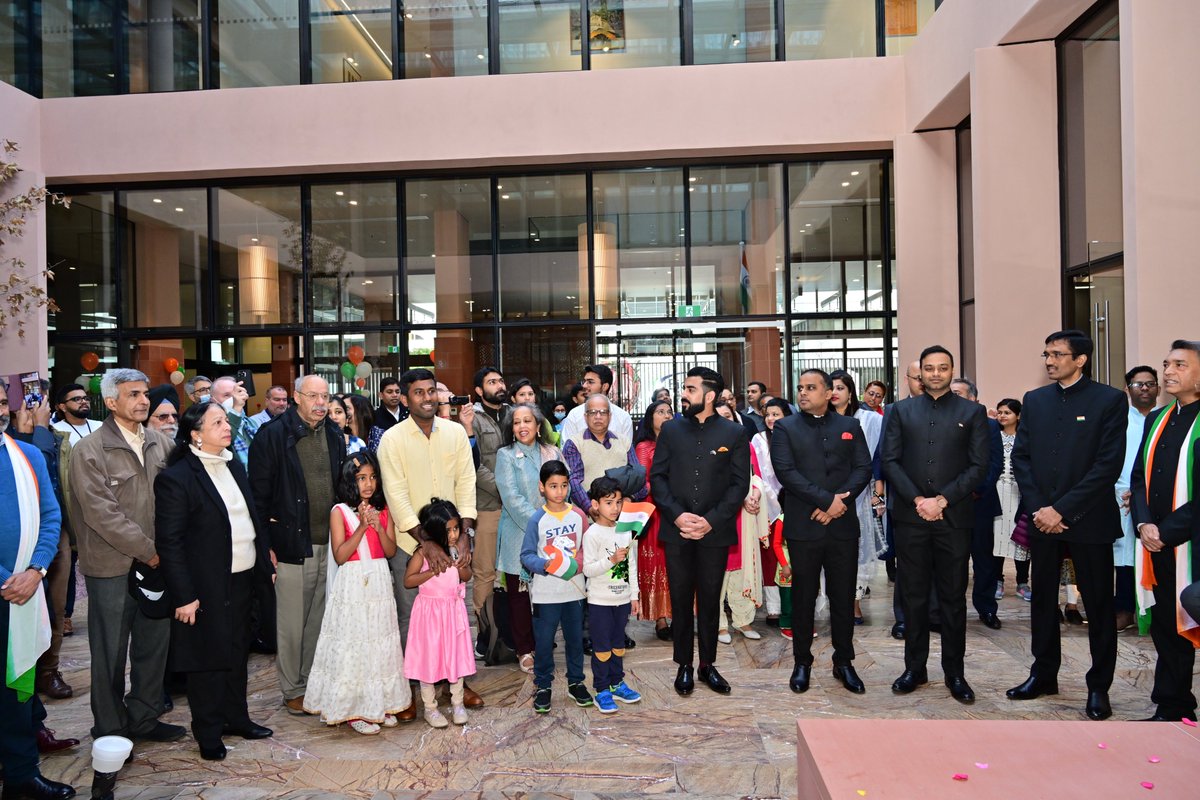 IndiainNZ's tweet photo. #AmritMahotsav #IndiaAt75 #HarGharTiranga
HCI Wellington along with members of the Indian community &amp; friends of India celebrated 76th #IndependenceDay2022 at its new Chancery premises. 
@MEAIndia @DrSJaishankar @PMOIndia @narendramodi @DDNewslive @IndianDiplomacy @BhavDhillonnz https://t.co/iBjh1bkQcS