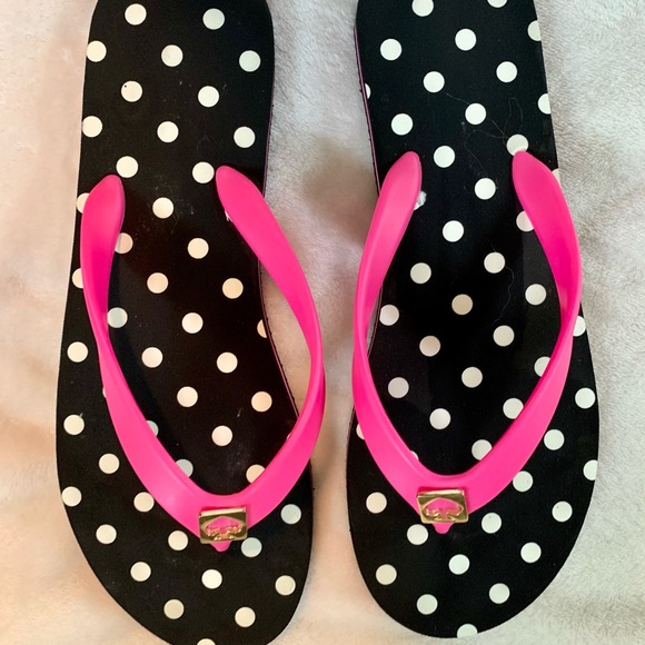 So good I had to share! Check out all the items I'm loving on <a href="/Poshmarkapp/">Poshmark</a> #poshmark #fashion #style #shopmycloset #noboundaries #nike #katespade: posh.mk/5kL07Re1usb