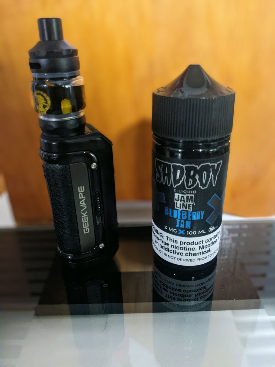IvyRose333's tweet photo. Look what new goodies I got! I absolutely LOVE this mod. It's so sleek and pretty. I can't wait to try it out! And let's see if this juice is any good 🤤

#vapejuice #sadboy #geekvape #newmod https://t.co/n2ymCDw0x4