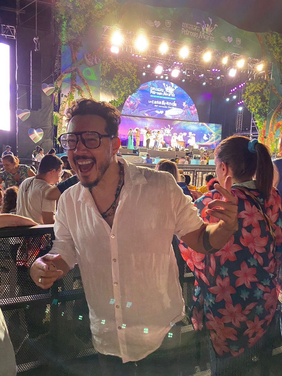 dlarosamusic's tweet photo. Si ud no ha estado en el rebulu y el yenyere no me venga a decir que ud se ha gozado en petronio del verdad ! Que orgullo nuestro festival @PetronioCO 
@AlcaldiaDeCali 
@CaliCultura https://t.co/ZljOcEufbu