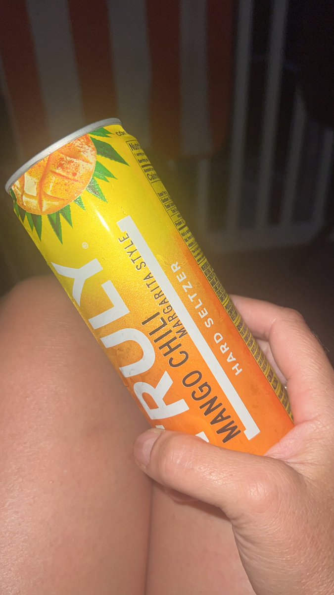 TurtleGirlPA's tweet photo. Dear @trulyseltzer , Mango Chili Margarita style is THE BEST. Please make in single flavor packs. ❤️❤️❤️ Your mango chili addicted bae https://t.co/o0SJZePTAk