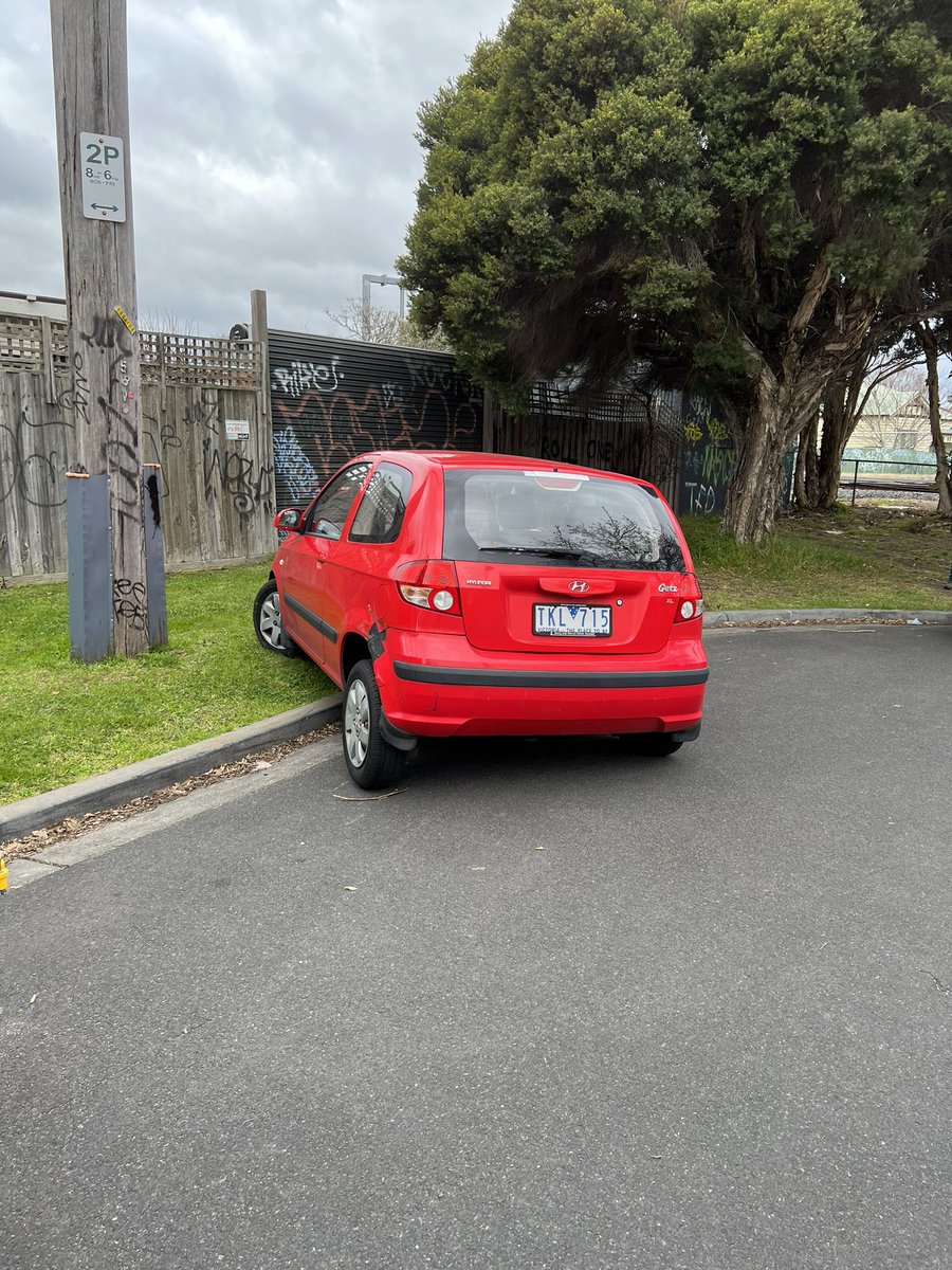 chloebloem's tweet photo. @MonashCouncil What’s it going to take to get you guys to act? When I be able to use my off street parking and know I won’t find someone parked over my driveway? When will you act on the boat parked in a 2H space since MARCH that takes up 2 car spaces? Cc: @CrStuartJames https://t.co/nULO942JYd