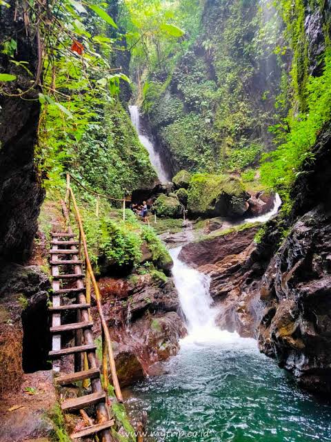Infowisata_202's tweet photo. Pesona Indahnya Curug Walet,Wajib Untuk Kamu Kunjungi!Dapatkan informasi selanjutnya hanya di web kami https://t.co/4XpQ2rv9EA #wisataindonesia #infowisataonline #Izigo #IWON #wisatajawabarat #wisatajawabaratasik #wisatabogorjawabarat #curugwaletbogor
#pesonajawabaratbogor https://t.co/coYQIe4K1T
