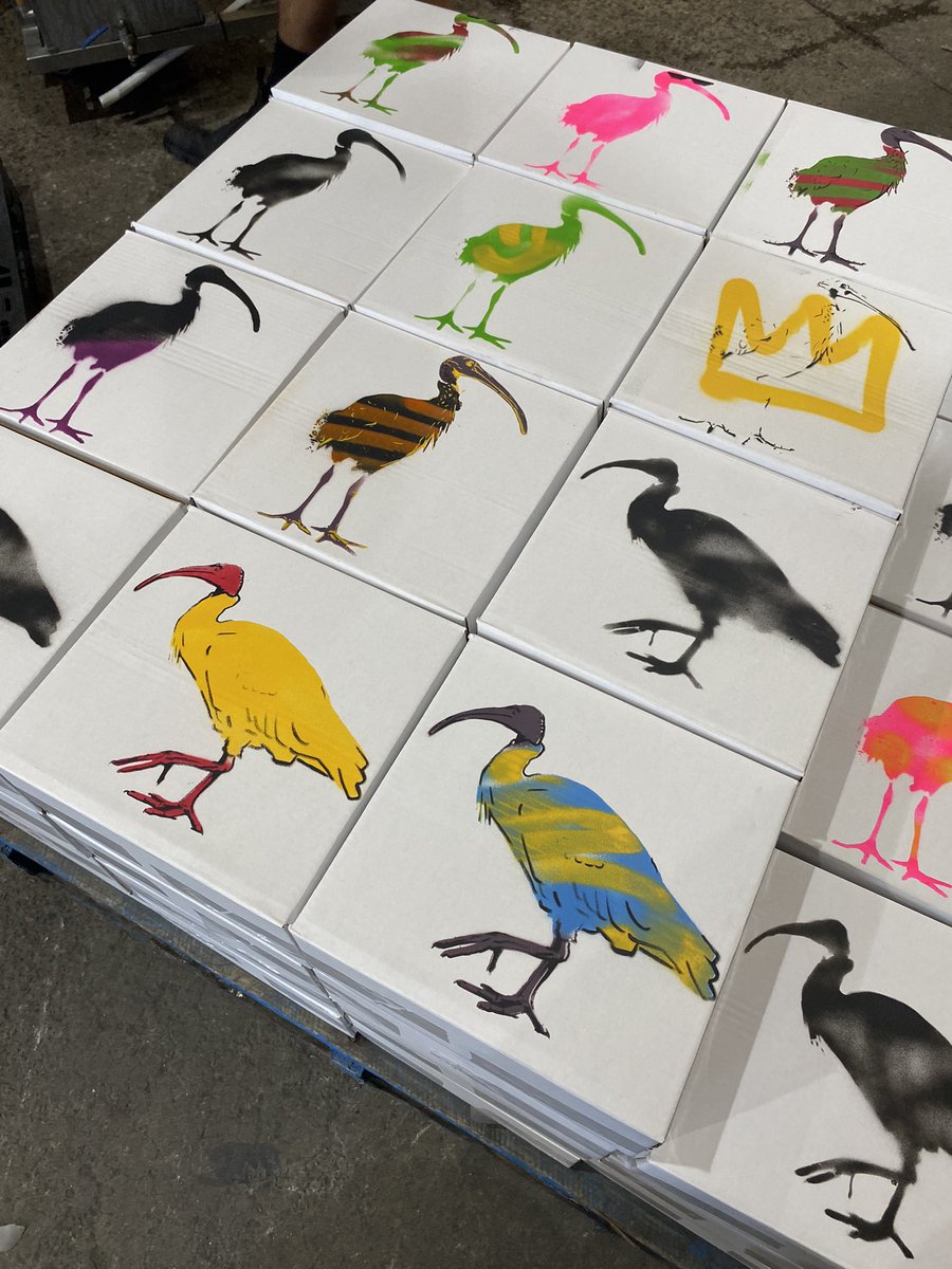 Scottie_marsh's tweet photo. I have personally hand painted all 200+ cases. They are all unique 👌 #binjuice #binchickens #craftbeer #hazypaleale @bin_kingz https://t.co/nihwMQaHtR