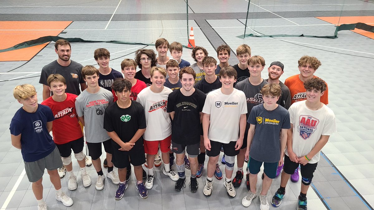 cinciattackvb's tweet photo. Crazy good day in the gym with our lead setting trainer, Marshal Luning, and Coach V. Safe bet to say all 22 guys walked out as better setters both physically and mentally. Thank you, Marshal, for leading us in the way! #AttacktheDay #AttackMentality #setters #settertraining https://t.co/3SzPReZlTA