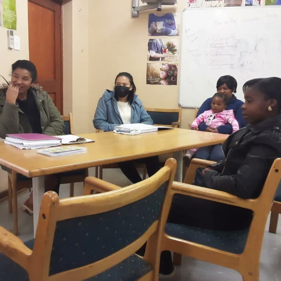 communitykeeper's tweet photo. During lockdown, we started the practice of calling families, simply to check in on them and ask them how they are doing. We've continued the practice of connecting and building relationships with parents - now in person. Despite a heavy downpour in Simondium, 11 parents arrived. https://t.co/vONsZQSAXx