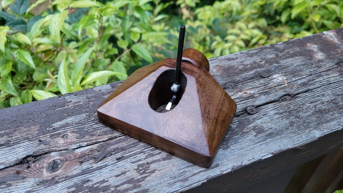 NickMilanovich's tweet photo. One more weekend project...
Finally got around to making a small router plane. Made entirely from scraps: walnut, an allen key, threaded rod, and a nut.
#handtool #handtools #handplane #handplanes #woodworking #woodworker #diy #maker https://t.co/lhynYUOu6J