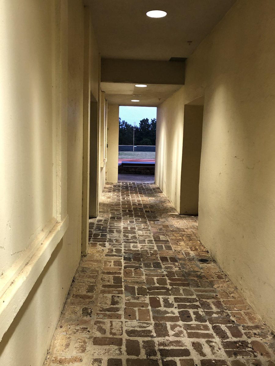 PaigeDannelley's tweet photo. Neat corridor on our campus leading to the elementary education classrooms & Teacher Resource Center. Leads straight out to our historic baseball field. Two things I love a lot: teaching & baseball. It has to be a place kids want to come. π#GettingReadyforFirstDay https://t.co/Ym3D6YAjkI