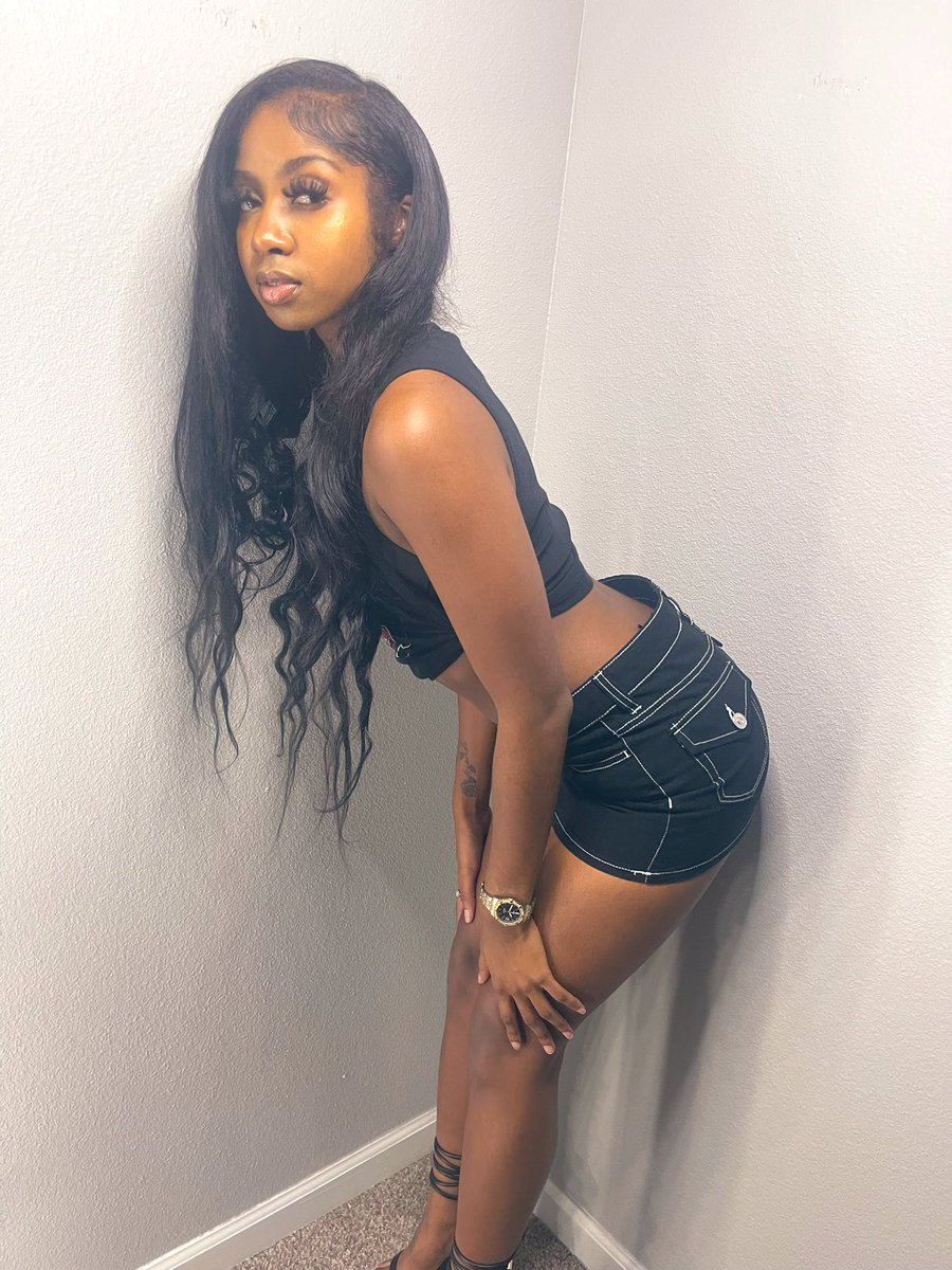 haileynajee_'s tweet photo. good luck if you tryna replace me😘 https://t.co/4Cq39mJrLm