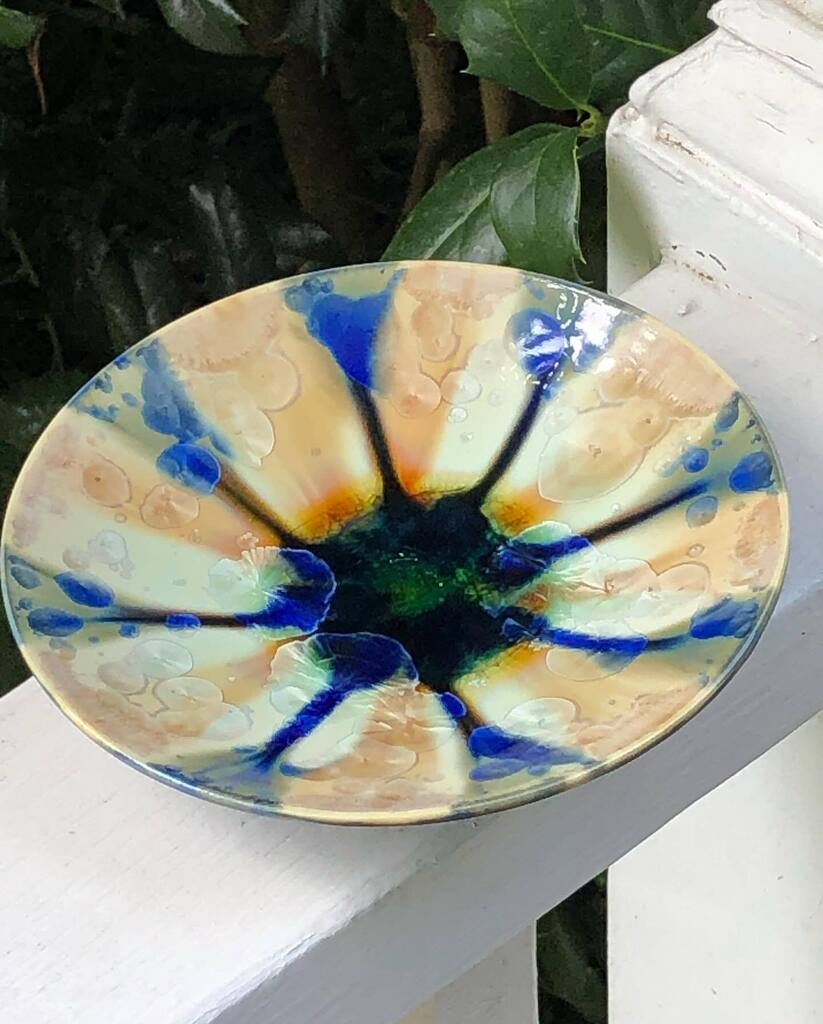 Thirds_Pottery's tweet photo. Etsy update is live with a small batch of goodies. I had fun playing with glaze on these.  Hope y’all enjoy!!! Etsy link is in my bio.

#cone6 #pottery #ramenbowl #vase #contemporaryceramics #porcelain #crystallineceramics #raleighartist #thirdspottery https://t.co/uIFD3EA1Da