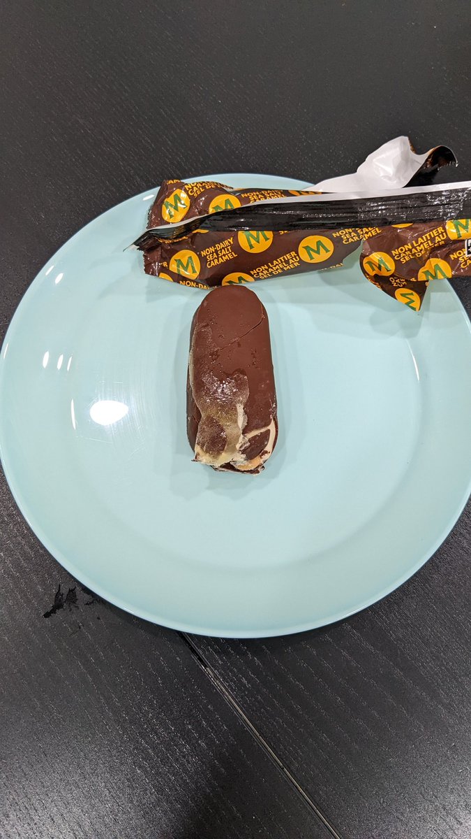GautamSVS's tweet photo. Vegan icecream getting the short end of the stick 🤣 @MagnumIceCream @MagnumGlobal #Vegan #shortendofthestick #dessert https://t.co/gsRxN27ZSc