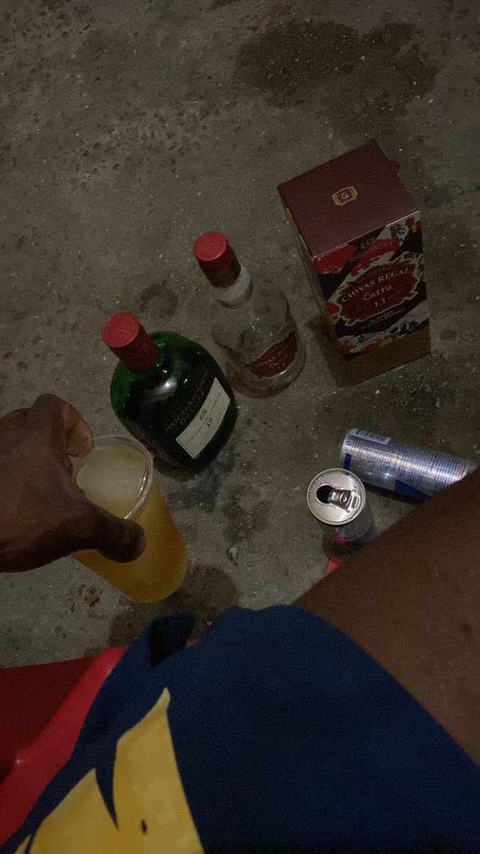 50Fxp's tweet photo. Água q nos gosta 🧊🥃✌🏾 https://t.co/6Hhbvf4vtH