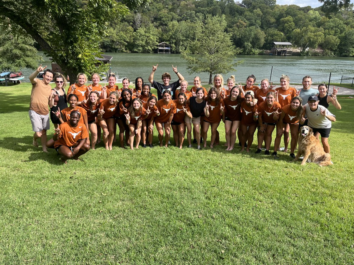 What a wonderful day on the Lake for <a href="/TexasSoccer/">Texas Soccer</a>  Thank You to the ‘Gillis Family’ for having us!🤘#Family #RunWithTexas