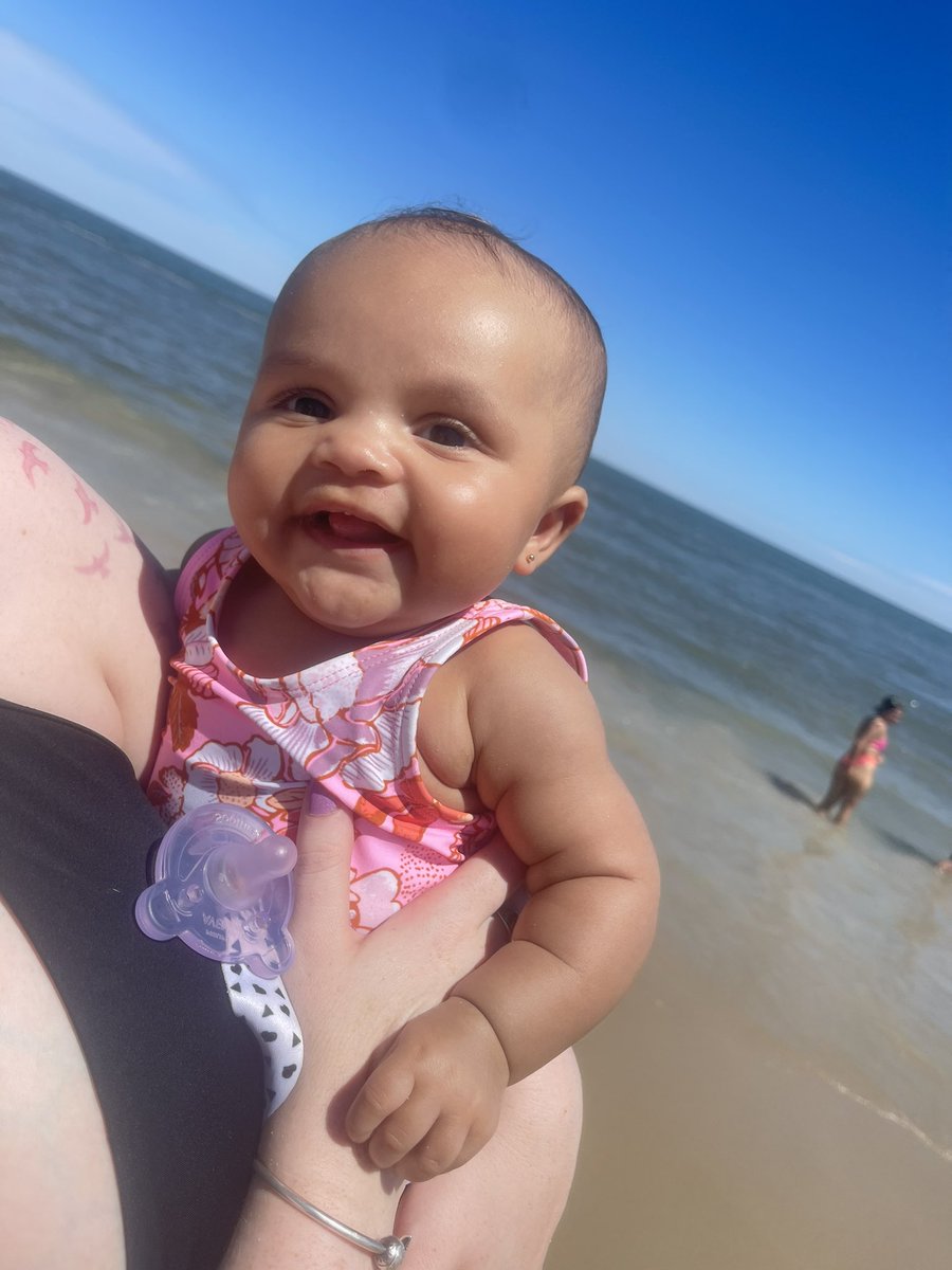 ginamariie__'s tweet photo. Serenity did soooo good at the beach today 🥹💗 #firstbeachtrip https://t.co/46Cbs1Z3cz