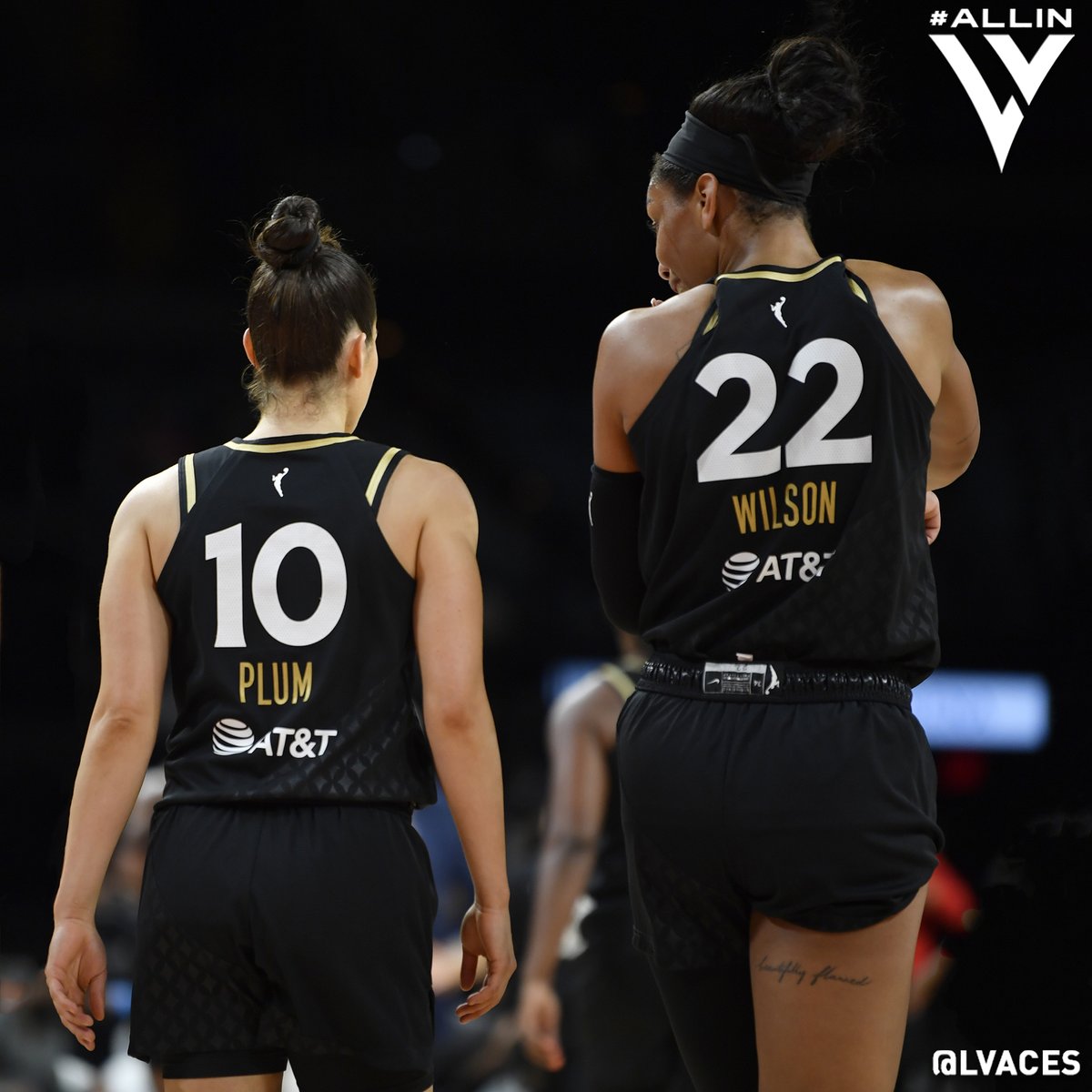 LVAces's tweet photo. First teammates in @WNBA history to score 700+ points in the same season.

@Kelseyplum10 🤜🤛 @_ajawilson22 https://t.co/NOaVxOS2yp