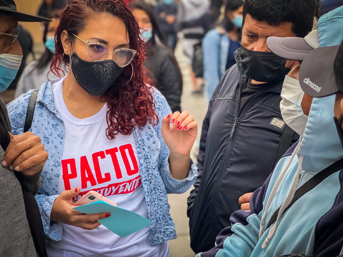 pactoconstiperu's tweet photo. Hoy salimos a las calles con nuestras pizarra y ánfora constituyentes para recoger qué piensa la gente debe ir en una nueva constitución. Mucho entusiasmo. Sin duda el Perú quiere cambios de fondo. Saldremos todas las semanas, aquí nadie se rinde, ni se cansa. #PactoConstituyente https://t.co/rmBHzJyr5w