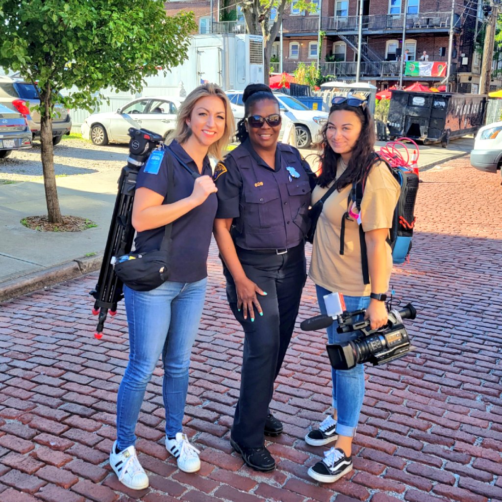JennaJordanTV's tweet photo. Shoutout to @SpectrumNews1OH fan,  @CLEpolice Ofc. Hunter! Thanks for your help with finding a parking spot for our news vehicle at the @LittleItalyCLE Feast and thanks for serving the community! (And of course, thanks for watching SN1!😁) We appreciate you! #Cleveland https://t.co/ft9HEUPGVz