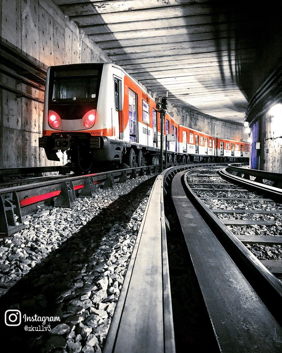 Elrromanov's tweet photo. El Metro de la Ciudad de México se caracteriza por ser el sistema de rodadura neumática más grande del planeta. Esta ventaja le permite sortear curvas con radios menores a los 300 m

🧶🚦🚇Abro hilo metrero con las curvas más cerradas de las líneas del @MetroCDMX https://t.co/0caSX0lHtU