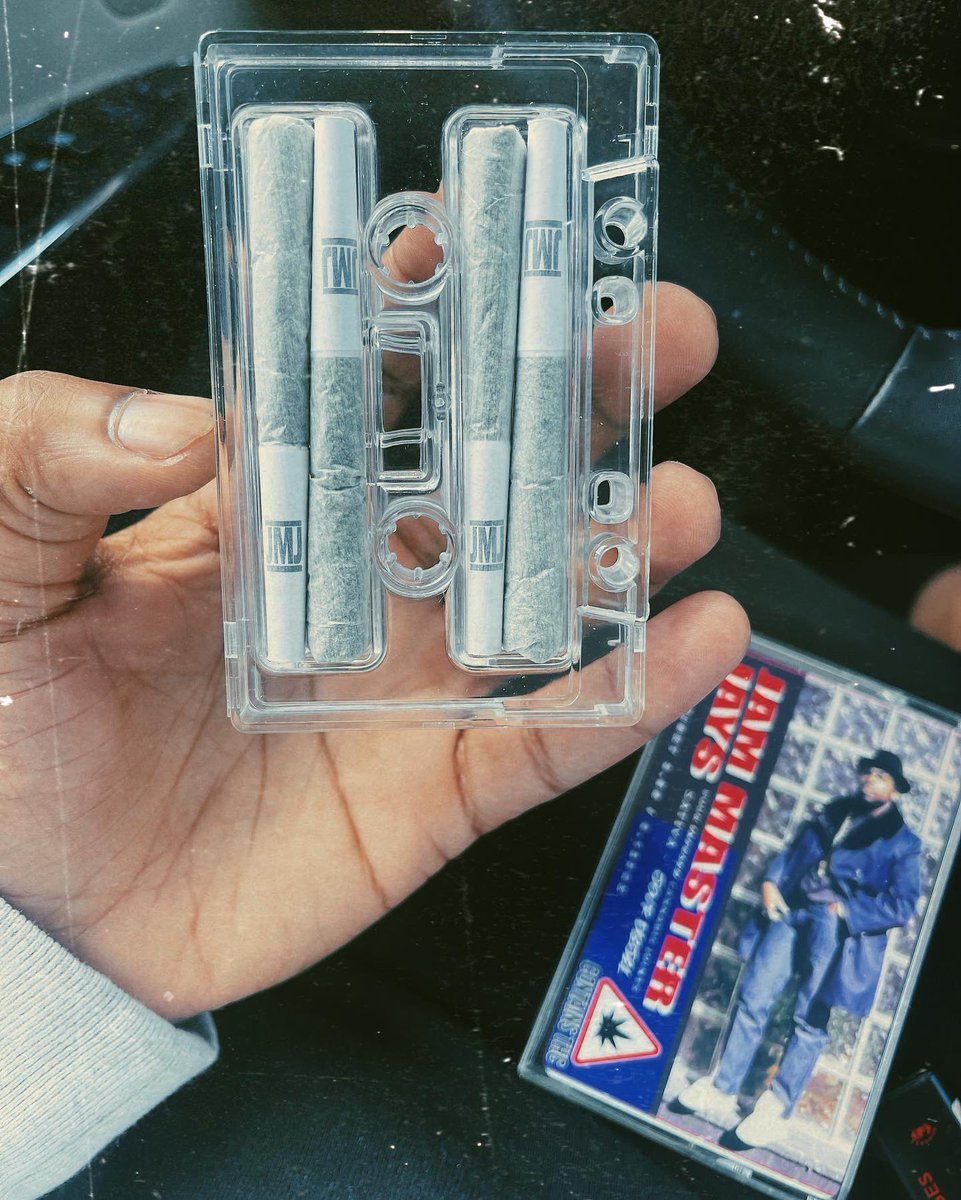 𝒟𝒪𝒞* tweet media