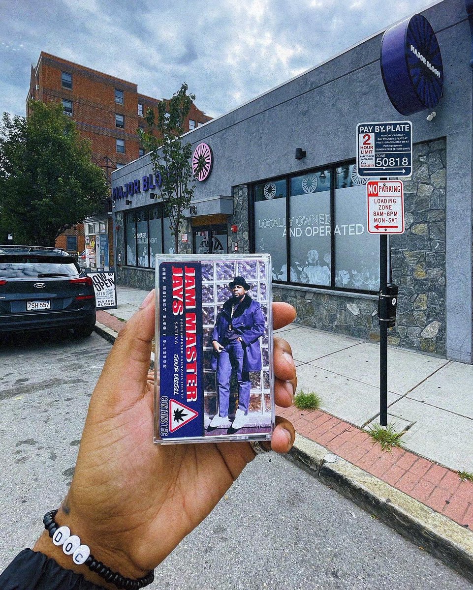 𝒟𝒪𝒞* tweet media