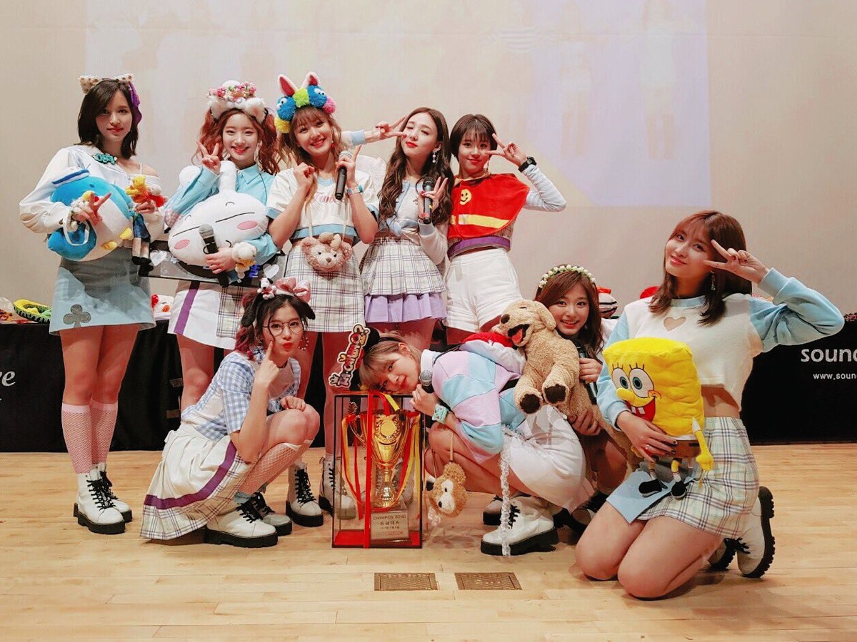 TWAISUTWT's tweet photo. ╱         ⊹ ︎       𝗧𝗪𝗔𝗜𝗦𝗨.  ⠀  🚪       ᥒᥱω.       ≛       𝕦𝕡      . ⠀⠀୨⠀⠀ dᥲtᥱ       ♡    #𝐉𝐮𝐬𝐭𝐢𝐧𝐇𝐮𝐚𝐧𝐠𝐃𝐁    ›

Llegamos con todo y regalitos en apoyo al esperado debut de @HUANMINGHA8twt, ya queremos verle en el escenario, felicidades chiqui. https://t.co/ugrumCFCb5
