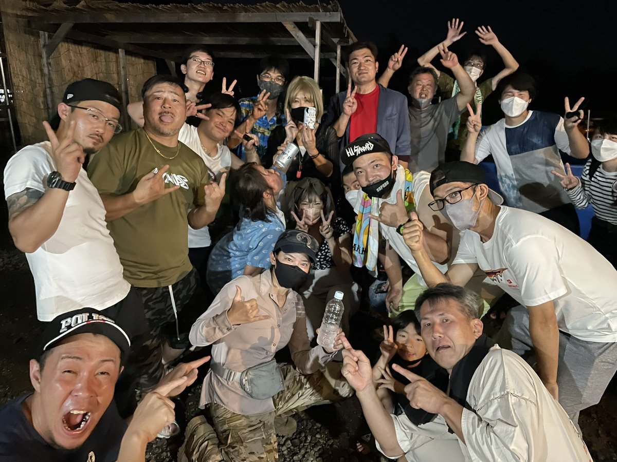Toshi_4c's tweet photo. 昨日はアテナ、ポセイドンさんの周年祭でした😊
後夜祭がリリちゃんの主催、ピザパーティーで、めちゃくちゃ盛り上がりましたね😊
折角動画も撮ったので、くっつけて行きますので、ご査収下さい😊

#アテナ
#ポセイドン周年祭
#りりあんぬ葵
#せんとん
#enchan
＃鯖踊 https://t.co/jiRH0RToqf