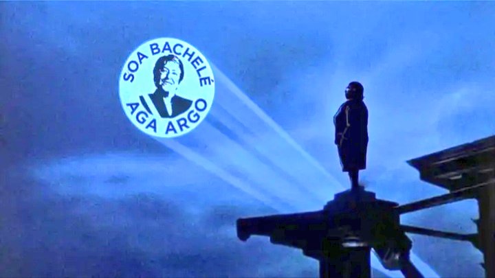 funadospodcast's tweet photo. Necesitamos un empujoncito. Por favor, aga argo soa @mbachelet. La historia de Chile siempre la recordará 🙏🙏🙏
#SoaMichelle https://t.co/aUIfDir0Xz