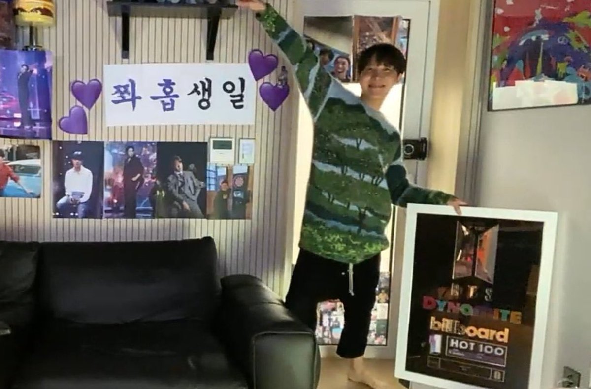 thehobiprint's tweet photo. jung hoseok flexing is so sexy https://t.co/KYZZxD9kNe