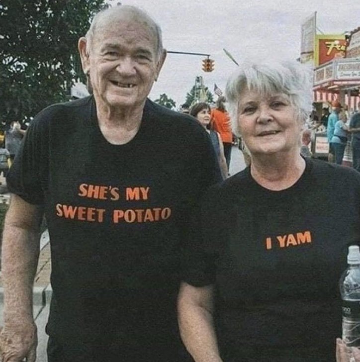 TG22110's tweet image. I don’t know who this couple is, but they are adorable.  Let’s make them famous.