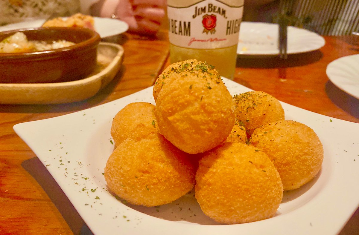 女子会とても楽しゅうございました🍻
出不精と運動不足により筋肉痛が…😭