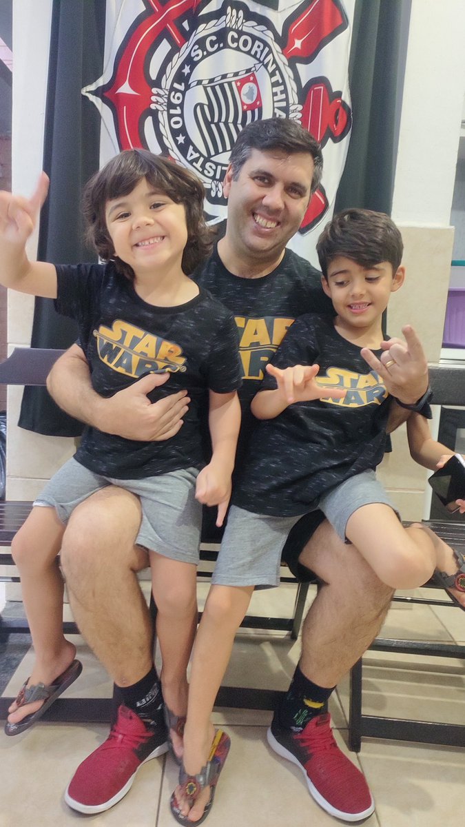 jaime007sa's tweet photo. @MarkHamill today is father's day in Brazil. After a perfect day to complete everything if I receive any congratulation from you I restart the life. Me and son Luke (no more explanation) and Bruce (joker's rival) enjoyed an excellent time today! https://t.co/Xm4yYJnE4M