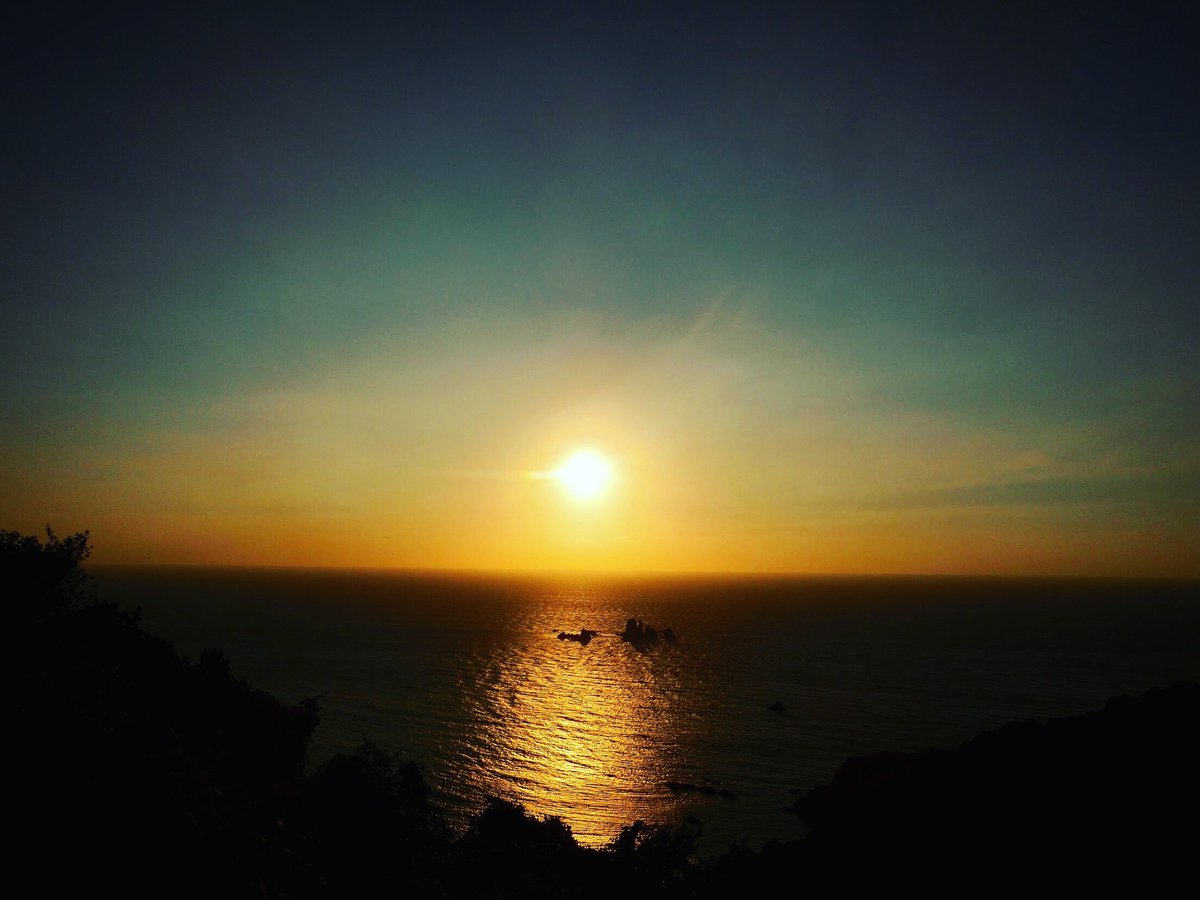 tabikuru_global's tweet photo. The sunset is one of Tabikuru's specialties, and it seems that the sun has set a little earlier in September. Still, the lingering summer heat is still very intense, so please take care of your health. https://t.co/tvI0b8u2g2