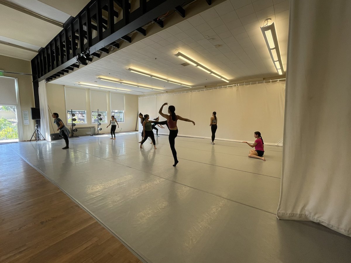 MtapiaDanza's tweet photo. Ensayo #1 - Rehearsal #1
San Diego Dance Place- Light Box 
Trolley Dances 2022 

Con excelente equipo 🌞 excellent dancers. 
#trolleydances #cultura #culture #dance #danza #sandiegotijuana https://t.co/MsvpvJ4TwD