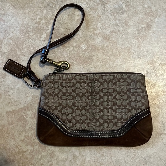 stephkkelly's tweet photo. So good I had to share! Check out all the items I'm loving on @Poshmarkapp from @LilSunflower129 @damary_torres #poshmark #fashion #style #shopmycloset #coach #torrid #chicos: https://t.co/5YTotrSyfx https://t.co/J44GqV9PZ5