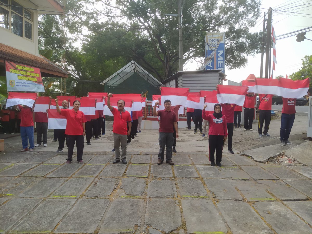 GERAKAN PEMBAGIAN 10 JUTA BENDERA MERAH PUTIH DINAS KELAUTAN DAN PERIKANAN DAN PETERNAKAN KABUPATEN WONOGIRI