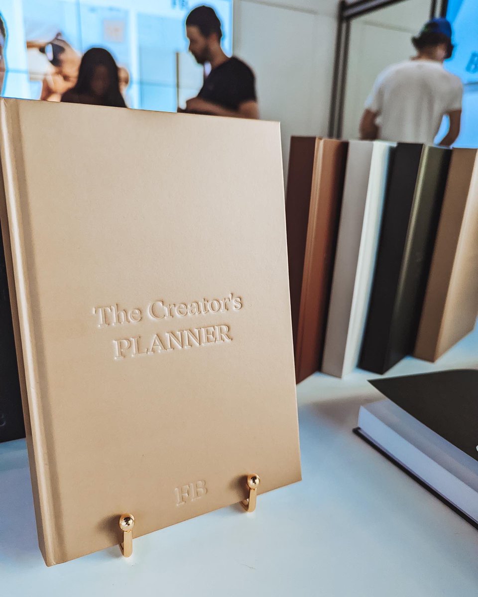flaviabenko's tweet photo. Beyond grateful to have done my first ever pop up shop in Oxford street , really blessed with the opportunity my planners are getting . If you need a new diary or planner and you also create content buy ons today 🥹❤️ you’ll be supporting a Girls dream https://t.co/HpHjzBNP5p https://t.co/btyVFKOzUJ