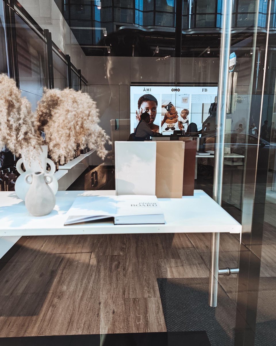flaviabenko's tweet photo. Beyond grateful to have done my first ever pop up shop in Oxford street , really blessed with the opportunity my planners are getting . If you need a new diary or planner and you also create content buy ons today 🥹❤️ you’ll be supporting a Girls dream https://t.co/HpHjzBNP5p https://t.co/btyVFKOzUJ
