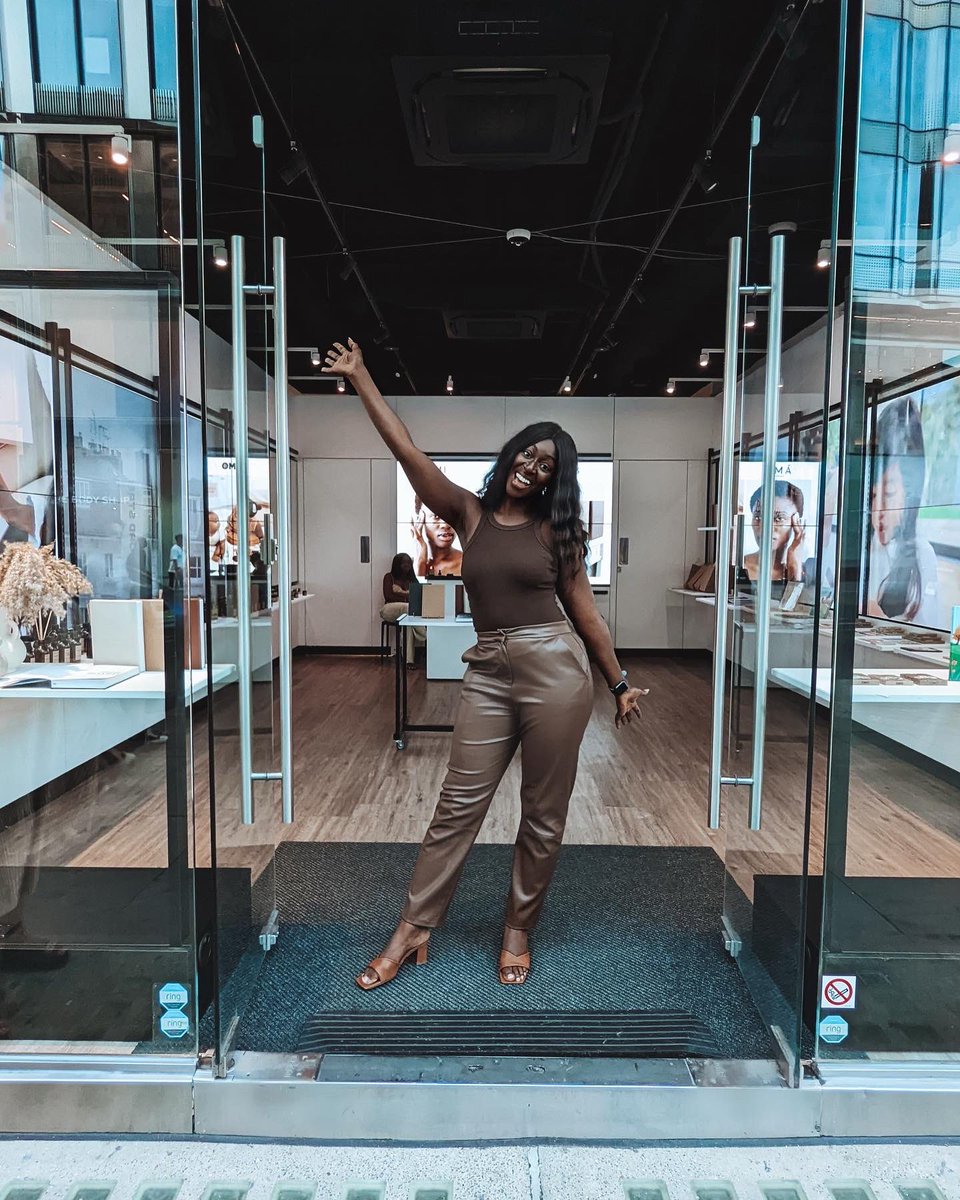 flaviabenko's tweet photo. Beyond grateful to have done my first ever pop up shop in Oxford street , really blessed with the opportunity my planners are getting . If you need a new diary or planner and you also create content buy ons today 🥹❤️ you’ll be supporting a Girls dream https://t.co/HpHjzBNP5p https://t.co/btyVFKOzUJ