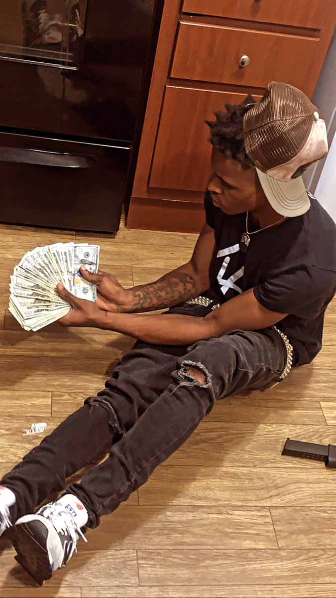 4LDariolilHoee's tweet photo. this shit don’t make me feel no better 🖤💔 #scarredforlife https://t.co/KMGCUUYOYE
