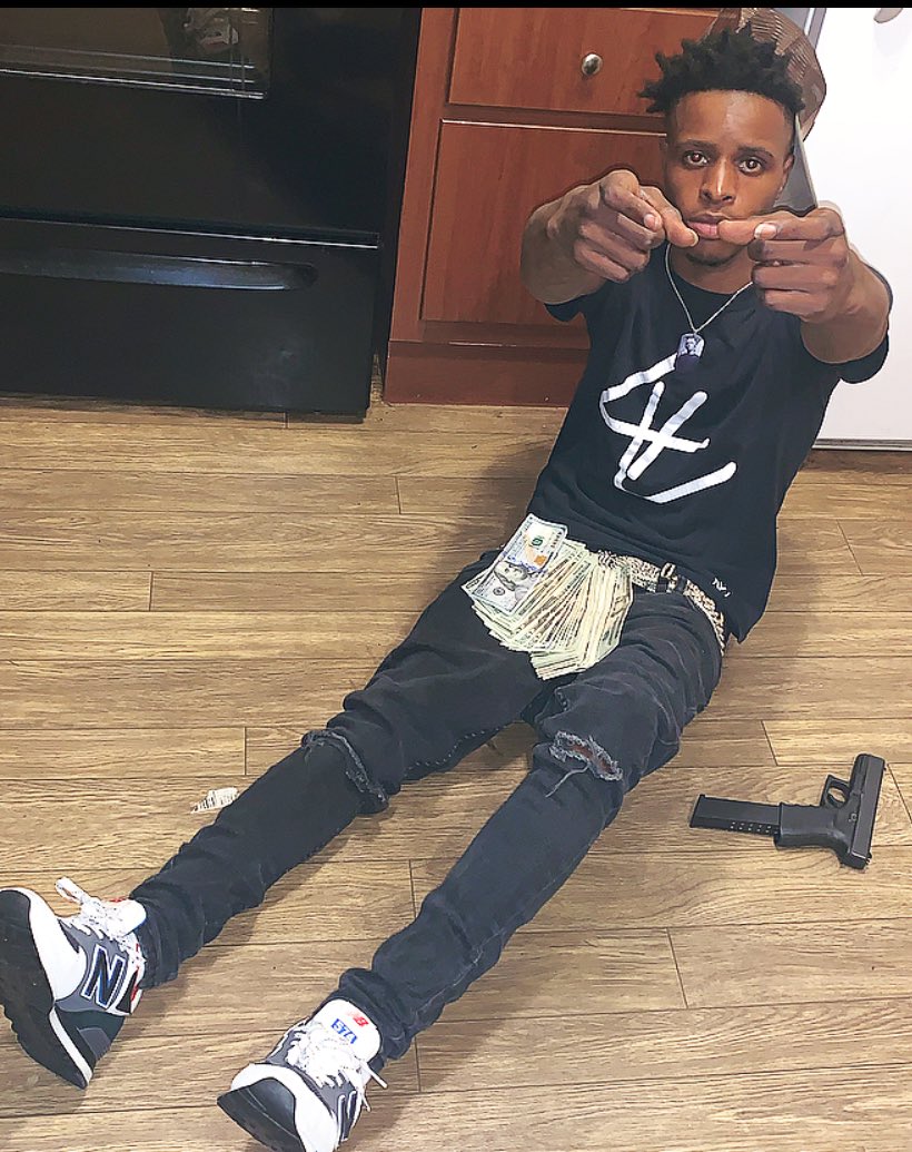 4LDariolilHoee's tweet photo. this shit don’t make me feel no better 🖤💔 #scarredforlife https://t.co/KMGCUUYOYE