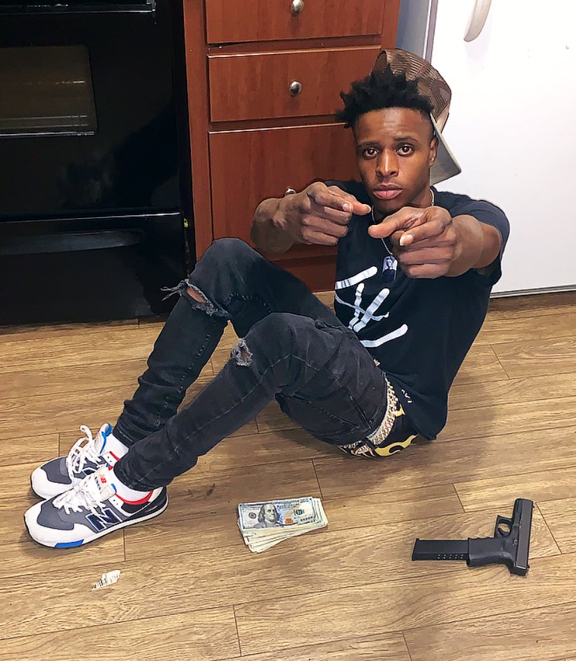 4LDariolilHoee's tweet photo. this shit don’t make me feel no better 🖤💔 #scarredforlife https://t.co/KMGCUUYOYE