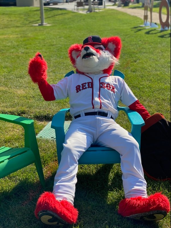 ReginaRedSox's tweet photo. Did you check out I Love Regina Day yesterday? Even though Slyder is from Fox Valley, he's found his new home in Regina and was out in the park enjoying his time with his friends from our great town!
#ILoveReginaDay #Slyder #Mascot #WCBL https://t.co/c058KniBdQ
