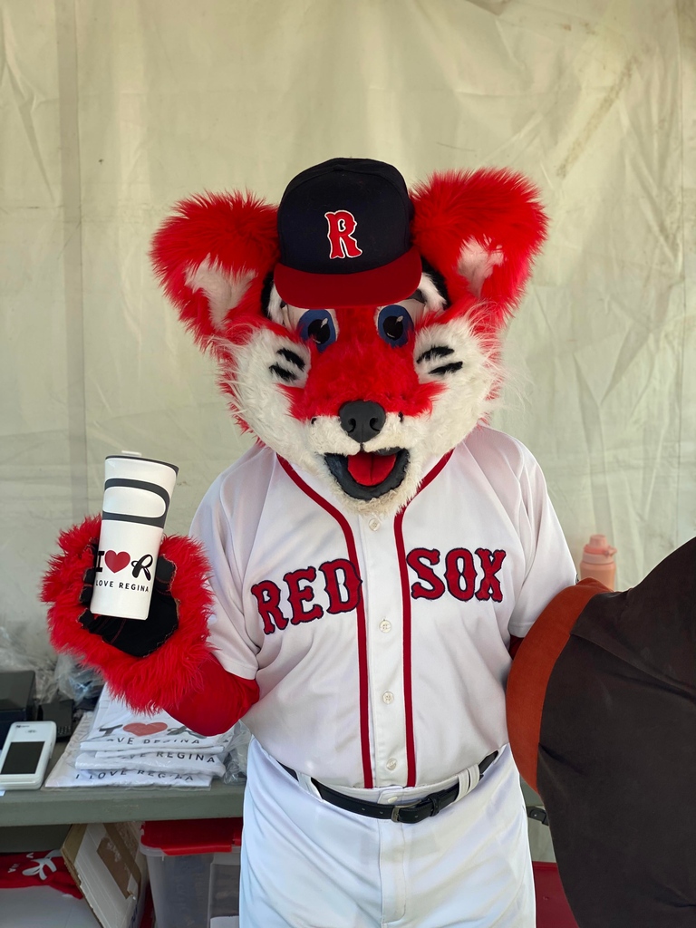 ReginaRedSox's tweet photo. Did you check out I Love Regina Day yesterday? Even though Slyder is from Fox Valley, he's found his new home in Regina and was out in the park enjoying his time with his friends from our great town!
#ILoveReginaDay #Slyder #Mascot #WCBL https://t.co/c058KniBdQ