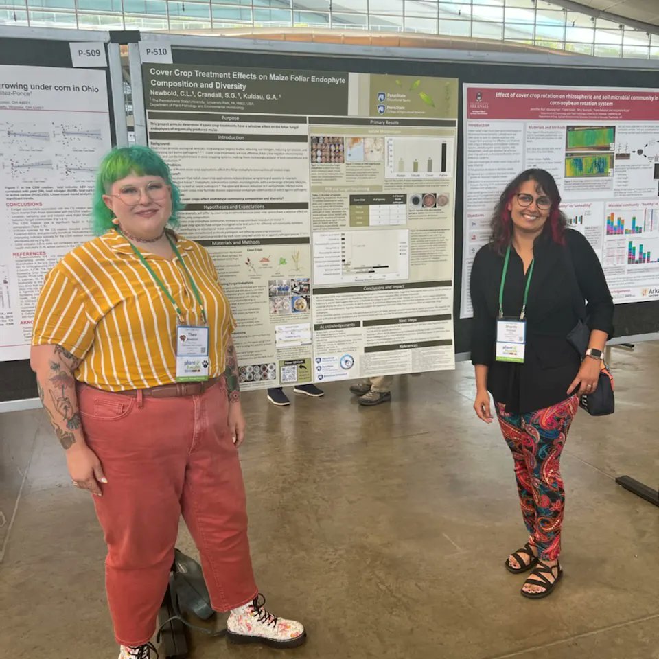 chelsea_newbold's tweet photo. The 2022 Plant Health conference vs 2017 #CSUMB #UROC summer symposium held just after my first APS national conference. Thank you to my past advisor @Tmiles_MSU for being a bridge from undergraduate research to graduate school. https://t.co/CtQvHZtG49