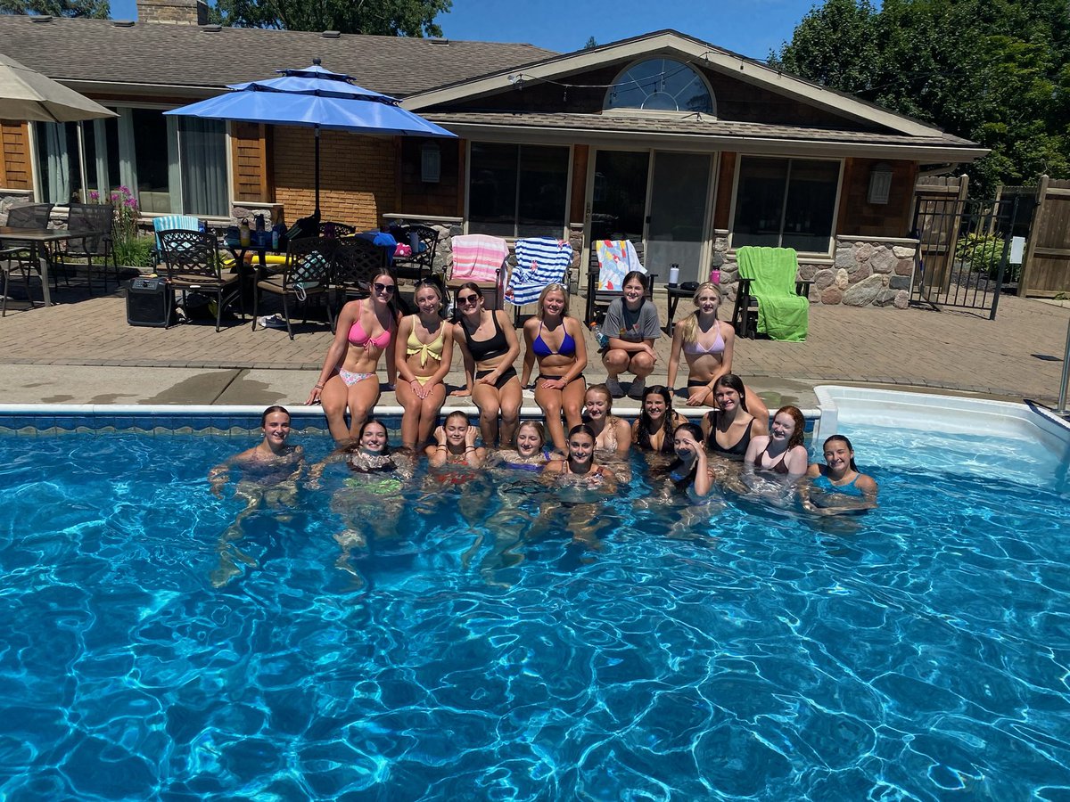Howellpompon's tweet photo. Summer Recap Part 3💚We also had such a fun time team bonding this Summer. We got to enjoy a pre-camp picnic, a pool party, and such a fun experience at the Howell Nature Center!💛 https://t.co/7uh00kAafv