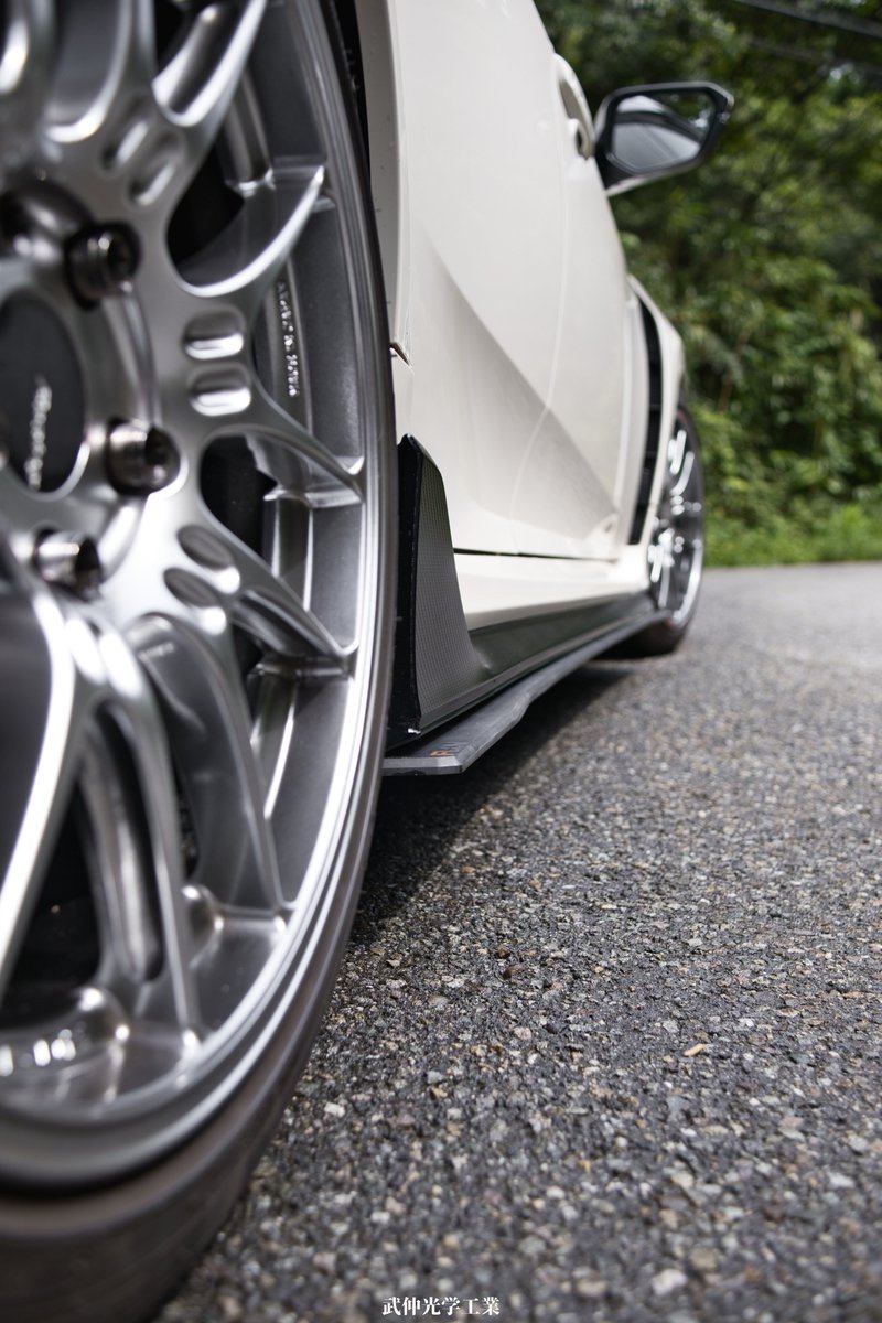 Mikanrs200's tweet photo. 【Lip Splitter】
FLOW DESIGNS
①front lip splitter＋front extensions
②side skirt splitters
③rear spats＋Flow-Lock Rear Diffuser

 #Honda #CIVIC #CIVICTyprR #FK8
#FLOWDESIGNS

Made in Australia https://t.co/PeknyepaJk